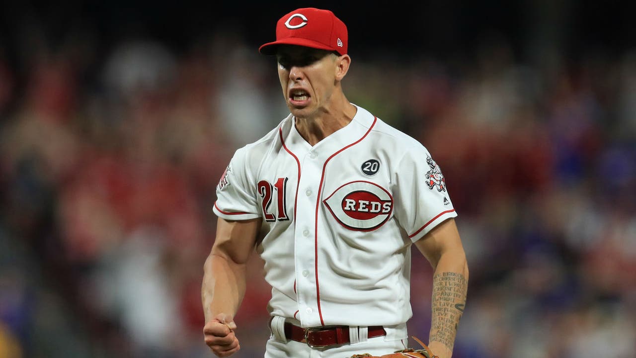 Reds snap skid to start homestand, defeat Cubs 6-3